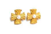 Hidden Truth Julia with Pearl Stud Earrings