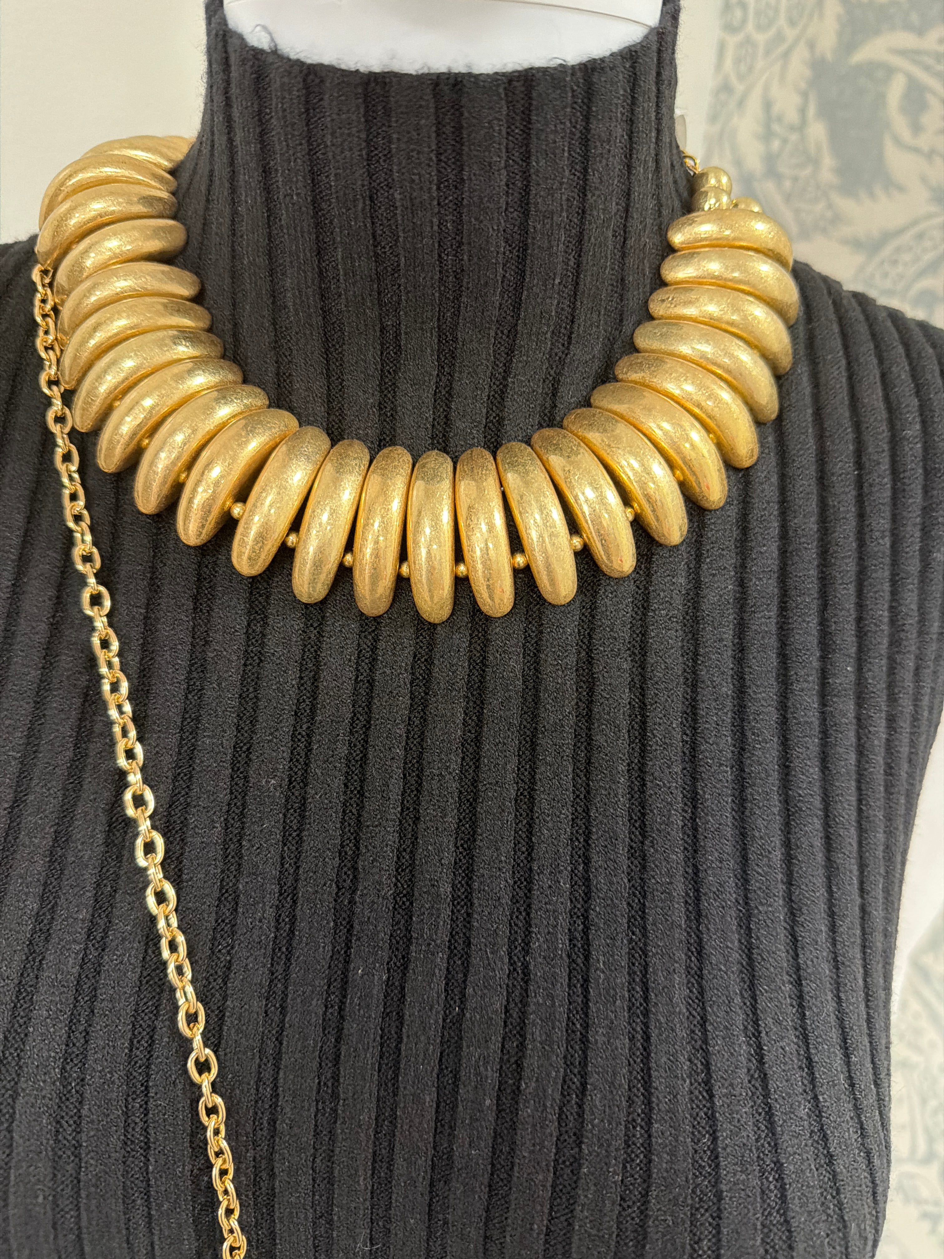 Gold vintage dome necklace