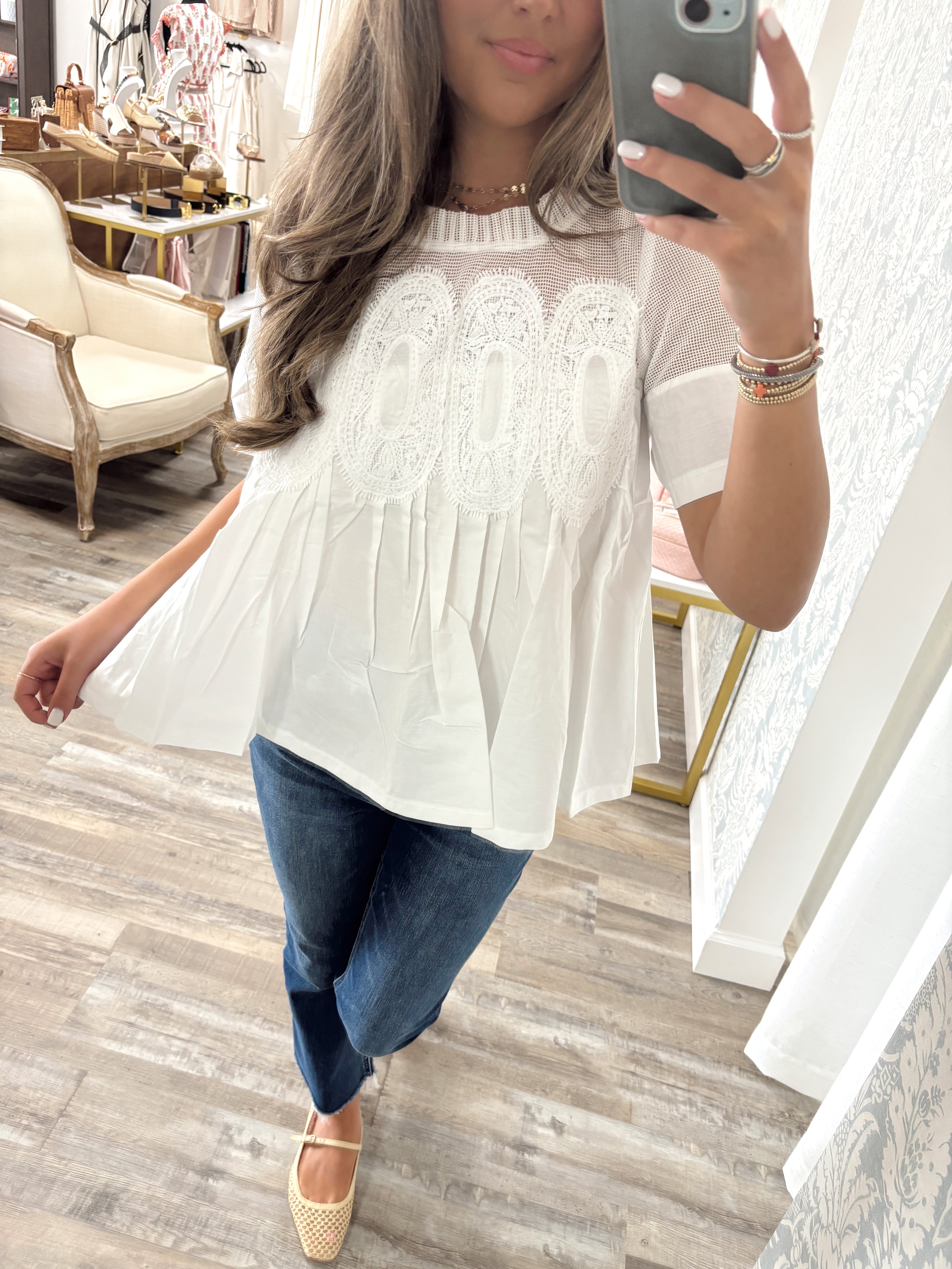 White mesh combined top with applique