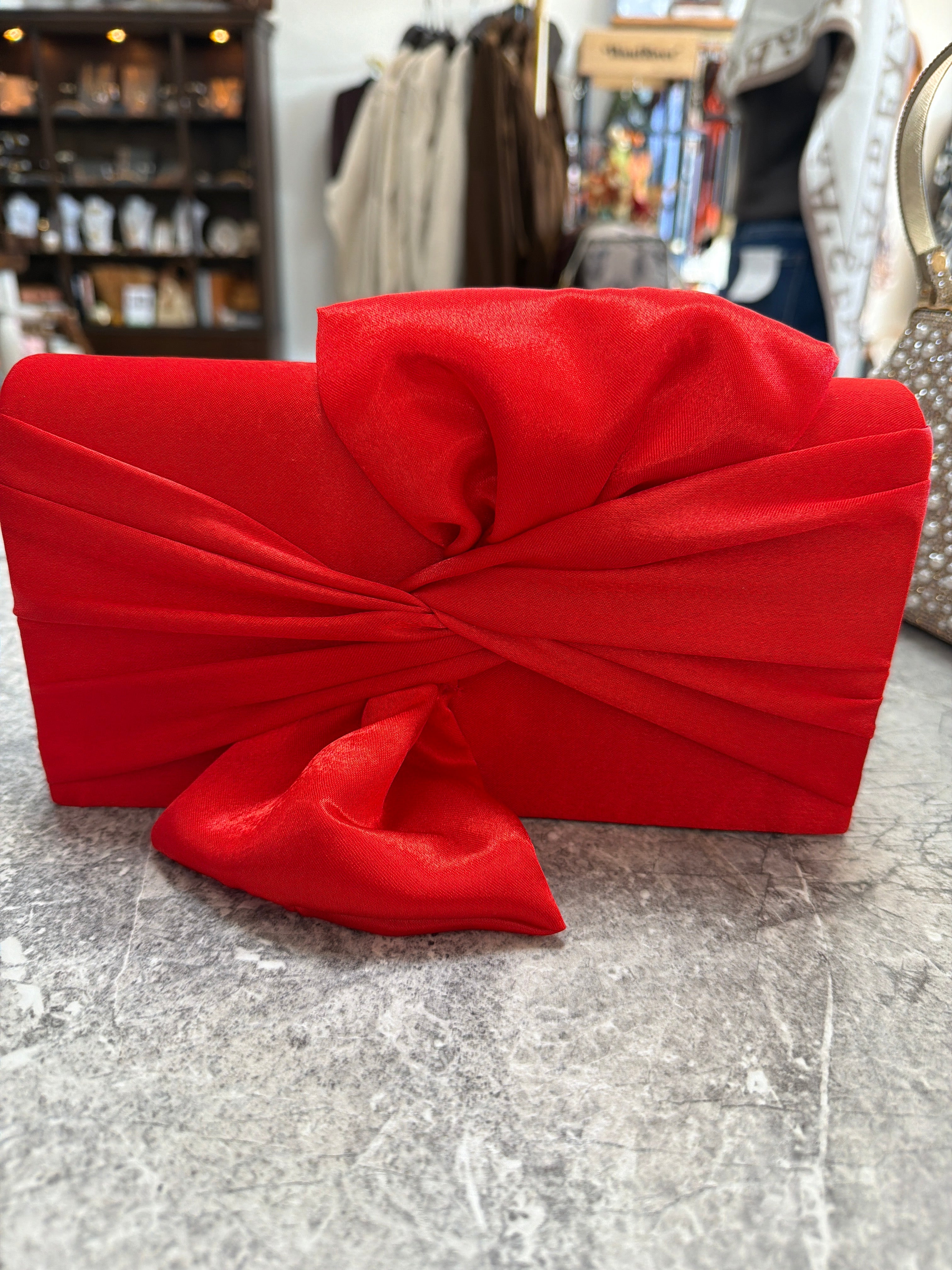 Red Big Bow Front Clutch