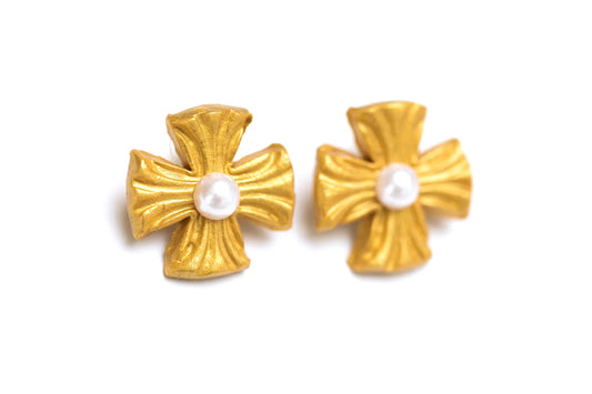 Hidden Truth Julia with Pearl Stud Earrings